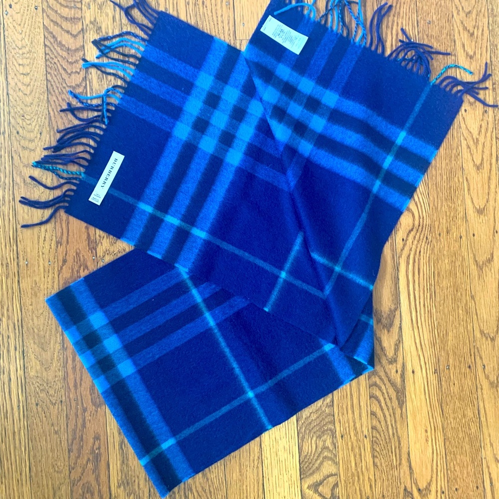 Burberry “The Classic Cashmere Scarf”